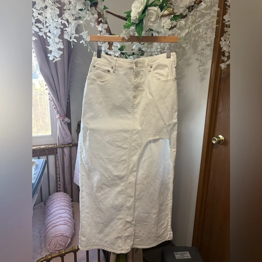 Anthropologie DOLAN Side- Slit White Midi Pencil Skirt with Side Thigh Slit